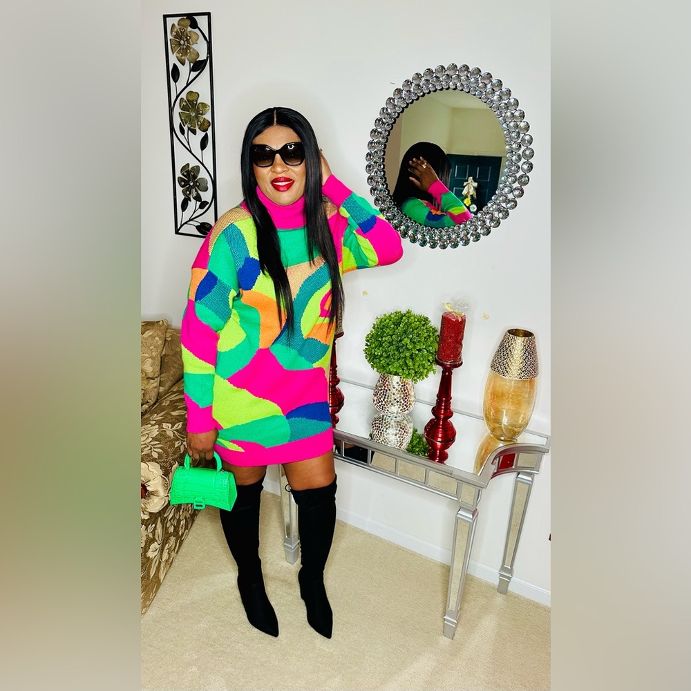 Multi colored High Quality sweater, could be worn as a dress or with Jeans 🔥💣